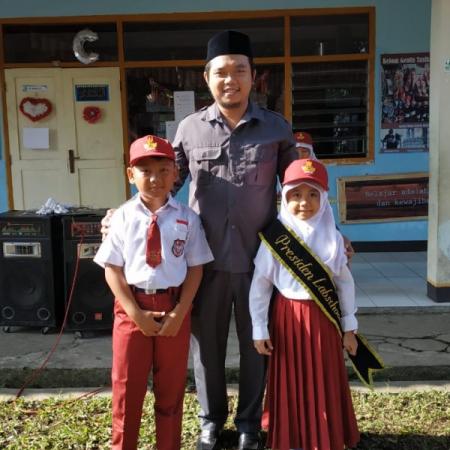 Shayna, Siswa Terpilih sebagai Presiden Labschool Minggu ini
